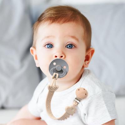 Attache sucette girafe Essentiel