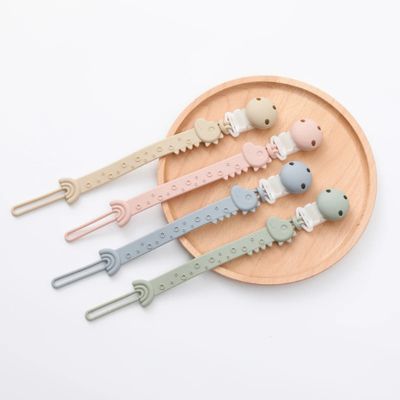 attache sucette girafe silicone doux